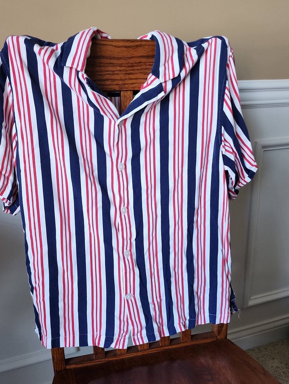 H&M Short-Sleeve Button-Down Shirt in Navy, White & Red Stripe Men's Medium